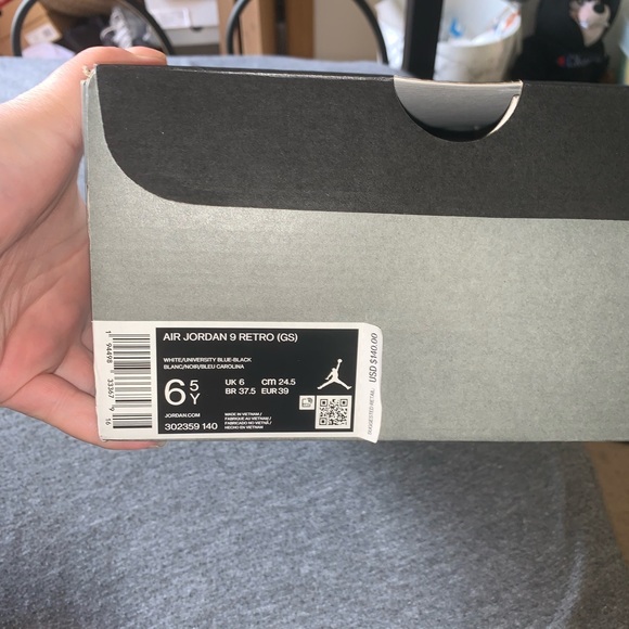 Air Jordan Nine “University Blue” - Picture 2 of 6